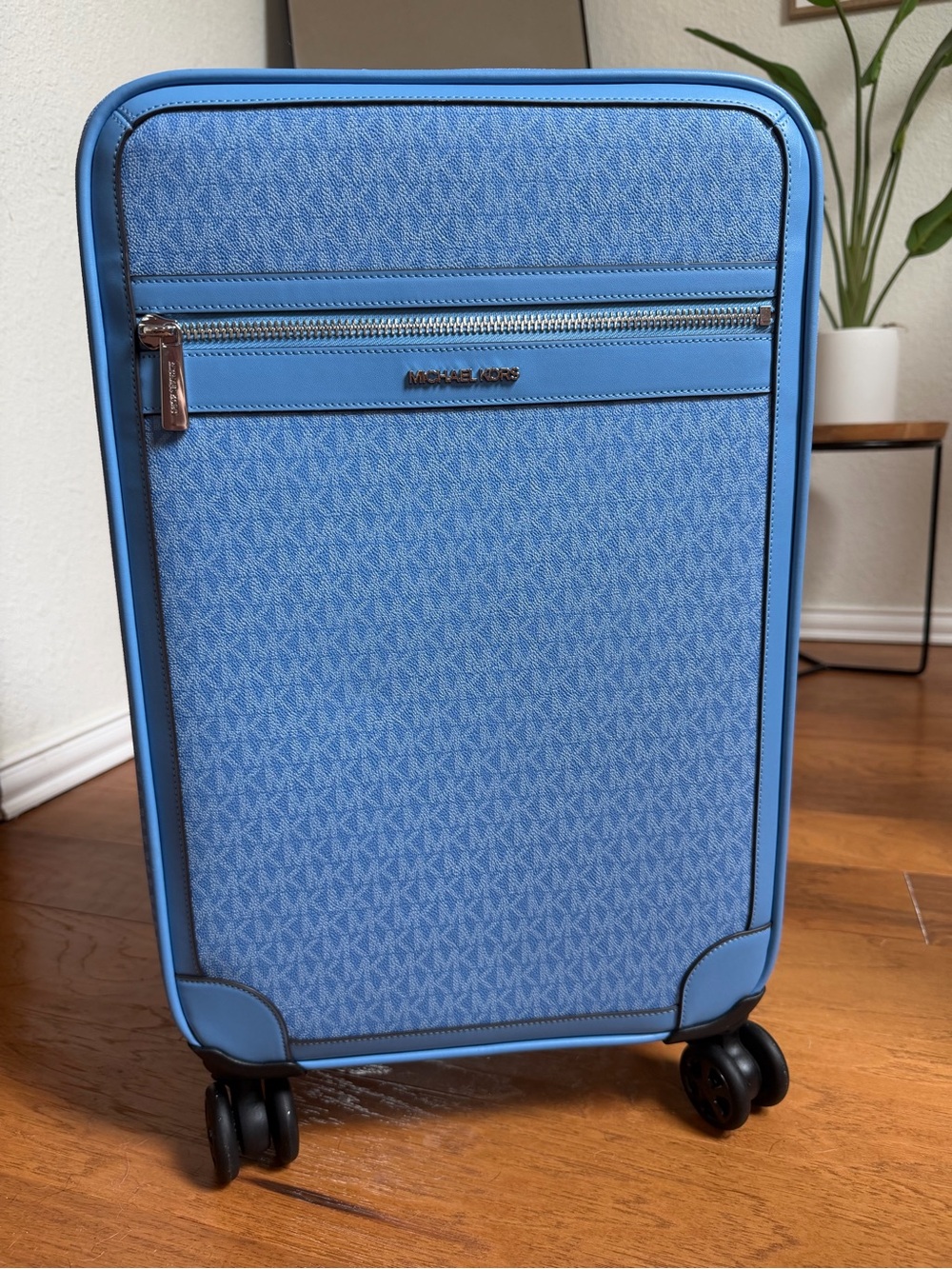 Michael Kors Jet Set Travel Rolling Suitcase Luggage